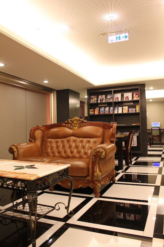 シーズーワン ホテル - 高雄駅 (高雄西子灣大飯店-站前館)