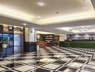 シーズーワン ホテル - 高雄駅 (高雄西子灣大飯店-站前館)