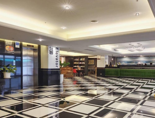 シーズーワン ホテル - 高雄駅 (高雄西子灣大飯店-站前館)