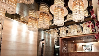 ロイヤル グループ ホテル チュンシャン ブランチ (御宿商旅中山館)