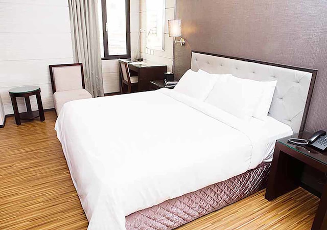 ロイヤル グループ ホテル チュンシャン ブランチ (御宿商旅中山館)