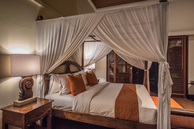 ジンバラン ビーチ ヴィラス、ナクラ