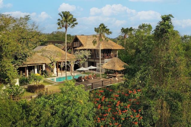 ジンバラン ビーチ ヴィラス、ナクラ