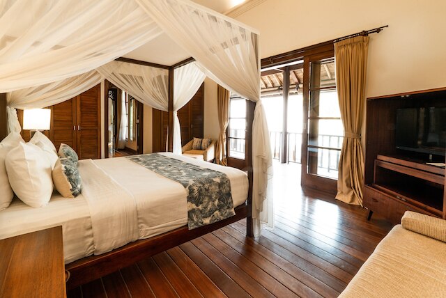 ジンバラン ビーチ ヴィラス、ナクラ