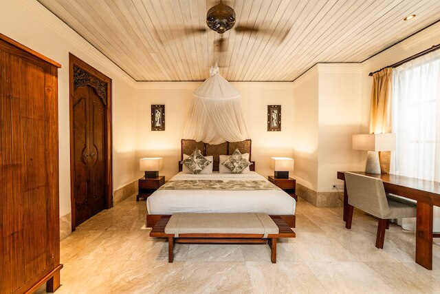 ジンバラン ビーチ ヴィラス、ナクラ