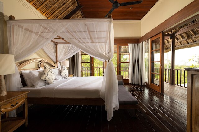 ジンバラン ビーチ ヴィラス、ナクラ