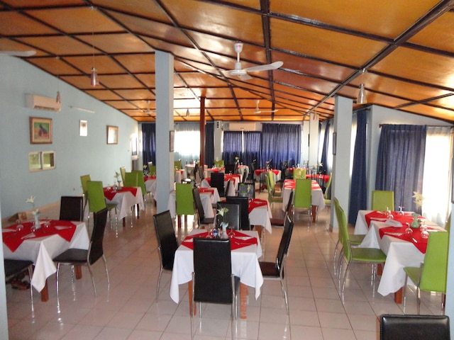 ホームランド ホテル