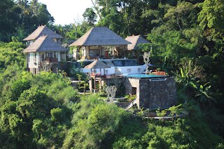 アモリ ヴィラズ