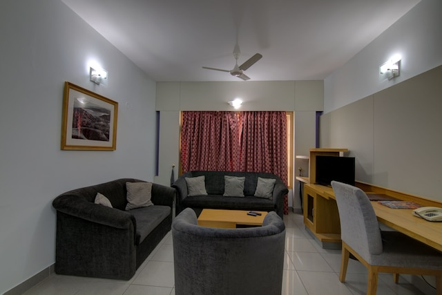 トライスター サービス アパートメンツ