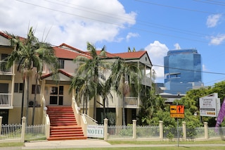 トゥウォング セントラル モーテル アパートメンツ
