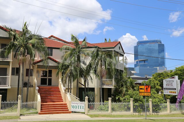 トゥウォング セントラル モーテル アパートメンツ