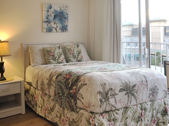 トロピカル スタジオズ アット マリーン サーフ ワイキキ