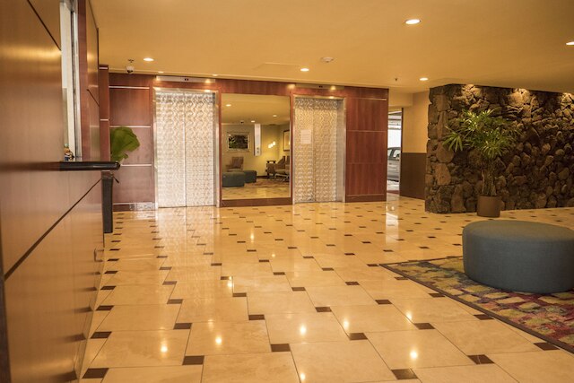 トロピカル スタジオズ アット マリーン サーフ ワイキキ