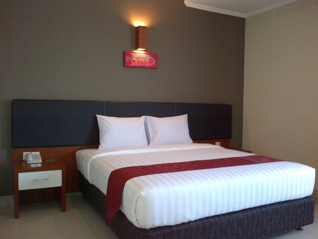 スヴァルナ ホテル サヌール