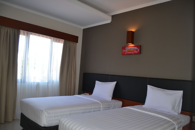 スヴァルナ ホテル サヌール