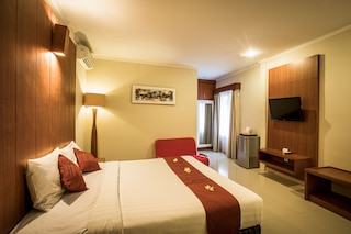 スヴァルナ ホテル サヌール