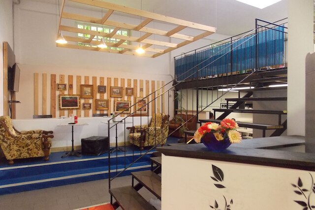 ホステル コロウス