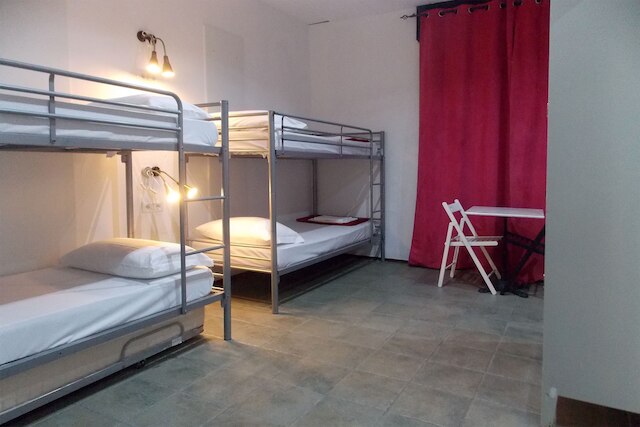 ホステル コロウス