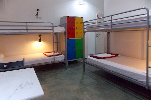 ホステル コロウス