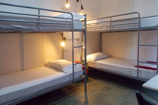 ホステル コロウス