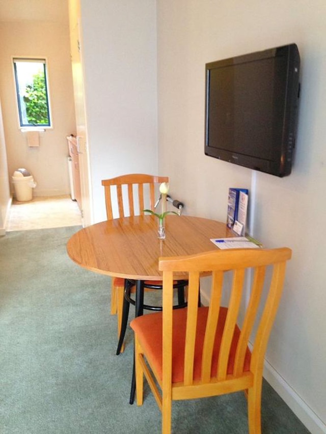 アズール ブッシュ イン コート モーテル