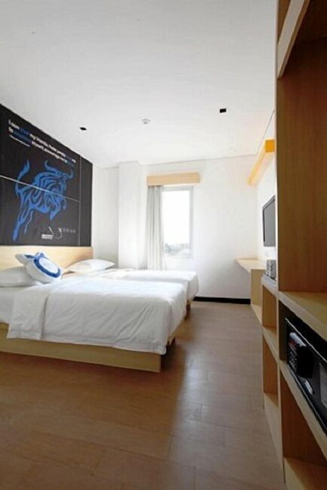 ゾディアック パスカル、カグム ホテルズ