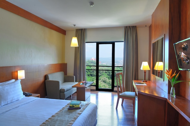 オーク ツリー エメラルド ホテル & コンベンションズ セマラン