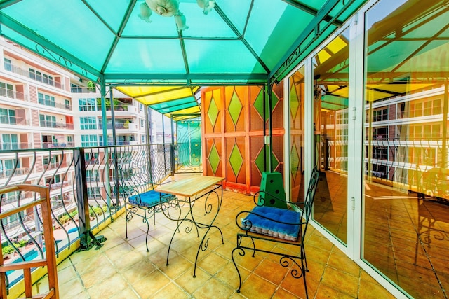 ハイ ローズ レジデンス