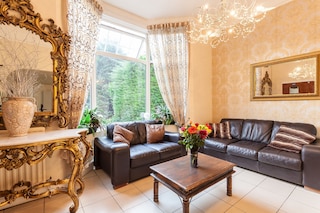 ローズビュー アレクサンドラ パレス ホテル