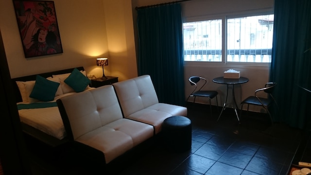 ザ ヴェニュー レジデンス アンド キャバレー