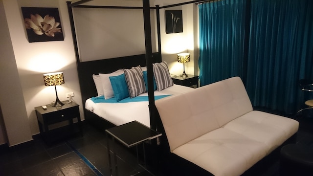 ザ ヴェニュー レジデンス アンド キャバレー