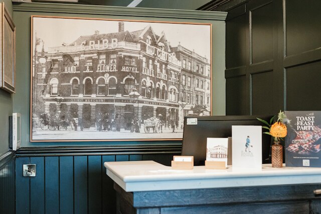 ハンド & フラワー