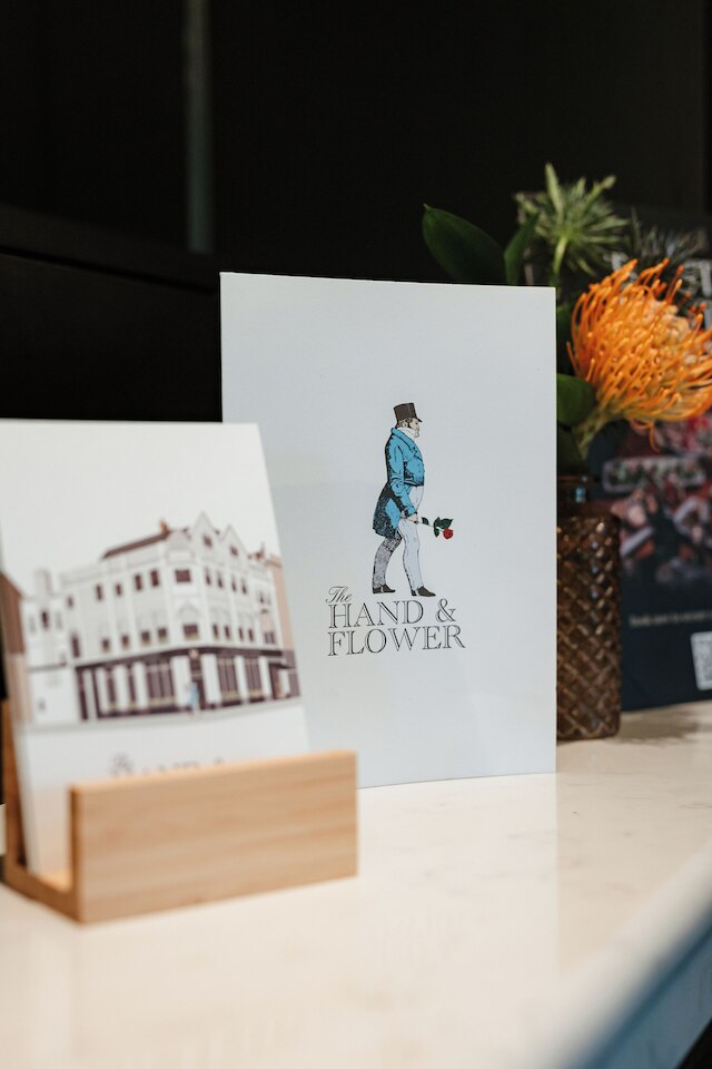 ハンド & フラワー