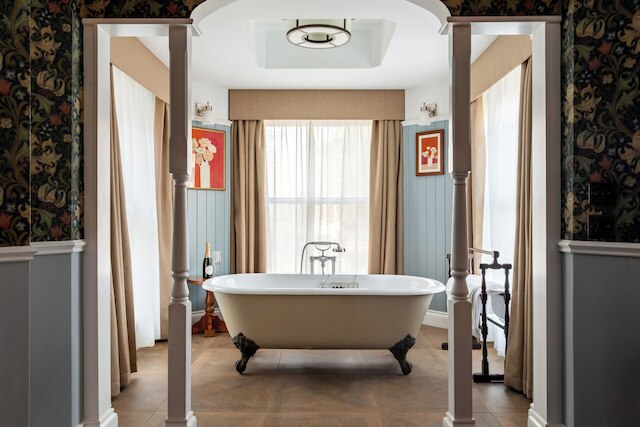 ザ ドライトン コート ホテル