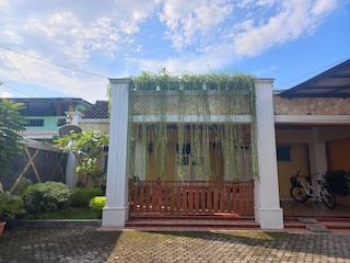 ホームステイシンプリーホーミーデカットツグジョグジャダンモンジャリ