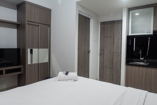 モダン スタジオ アット タマン メラティ アパートメント