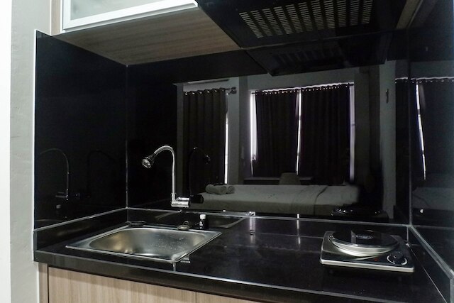 モダン スタジオ アット タマン メラティ アパートメント