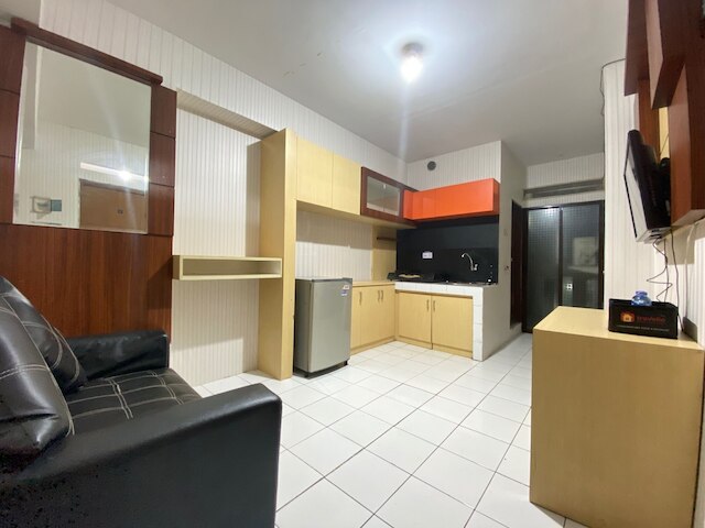 スタイリッシュ & ストラテジク 2ベッドRム アット ゲートウェイ アーマド ヤニ チカダズ アパートメント ニア モール