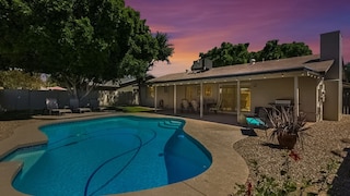 テンペ レモデル W/ スパークリング プール アンド ゲーム ルーム !