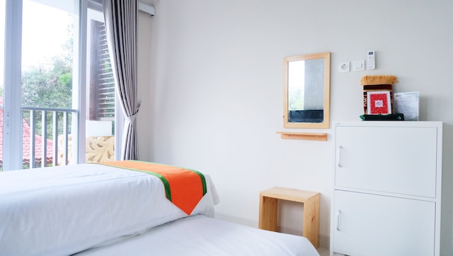 ヴィラジョグジャグランドバレー、プライベートプール付きシンプリーホーミー