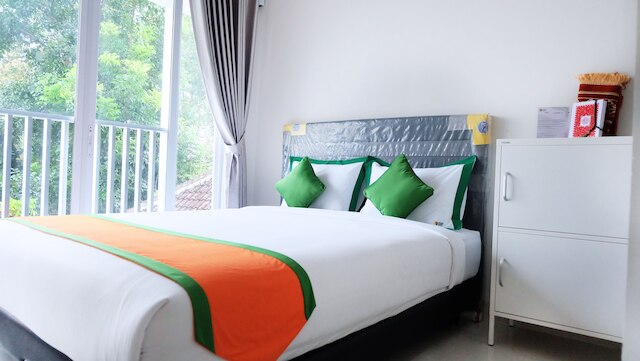 ヴィラジョグジャグランドバレー、プライベートプール付きシンプリーホーミー