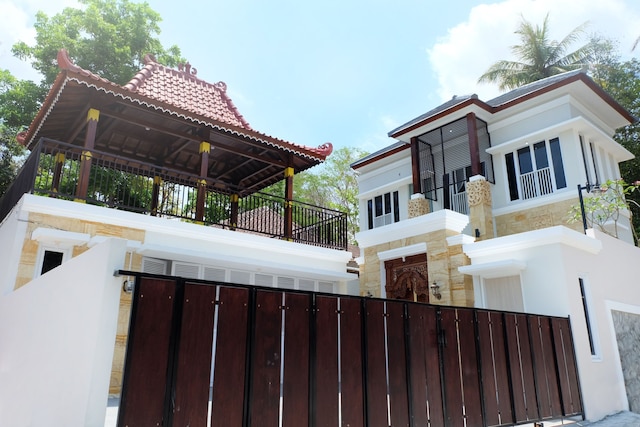 ヴィラジョグジャグランドバレー、プライベートプール付きシンプリーホーミー