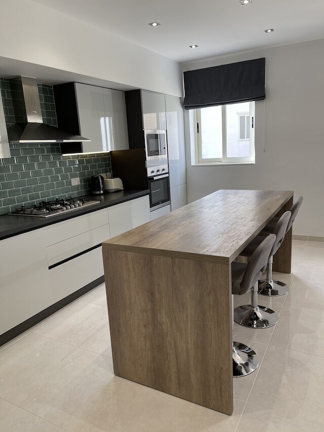 サンセット モダン アパートメント - ニア ビーチ  WiFi & ケーブル TV