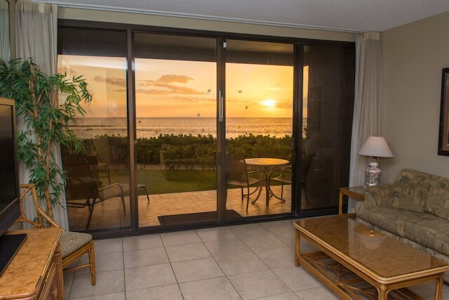 カアナパリショアーズ 161 2 ベッドルーム コンド バイ レッドオーニング