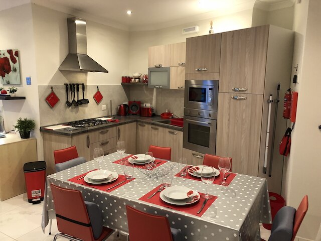 "1. ビーチに近い豪華な2ベッドペントハウスの海の眺め！"