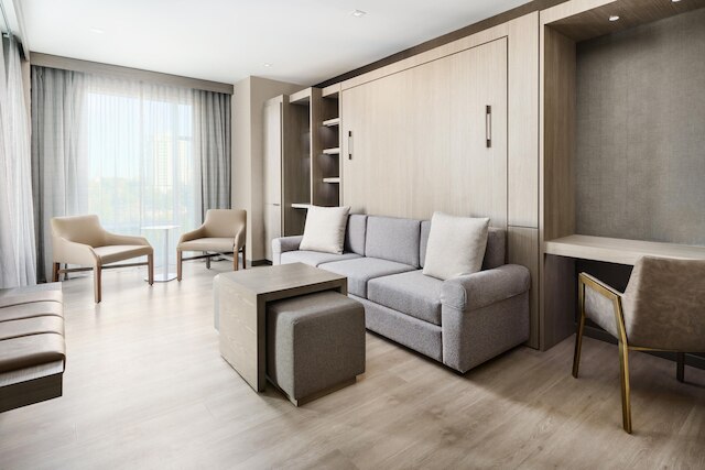 AC ホテル バイ マリオット ローリー ダウンタウン