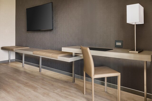 AC ホテル バイ マリオット ローリー ダウンタウン