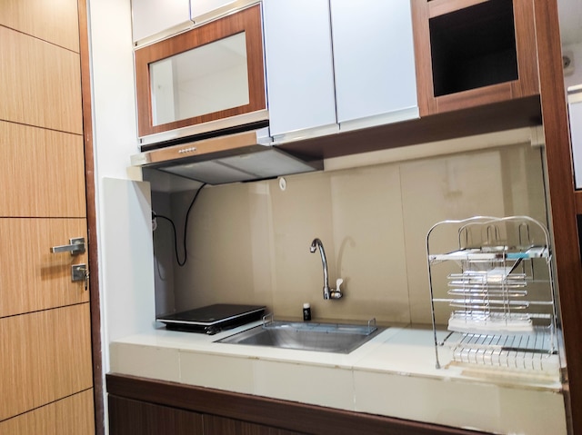 ホーミー アンド コンフィー スタジオ アット ヴィダ ビュー マカサル アパートメント