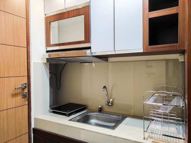 ホーミー アンド コンフィー スタジオ アット ヴィダ ビュー マカサル アパートメント