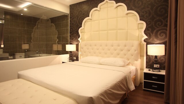 ハンズ フライデイ ロイヤル ホテル